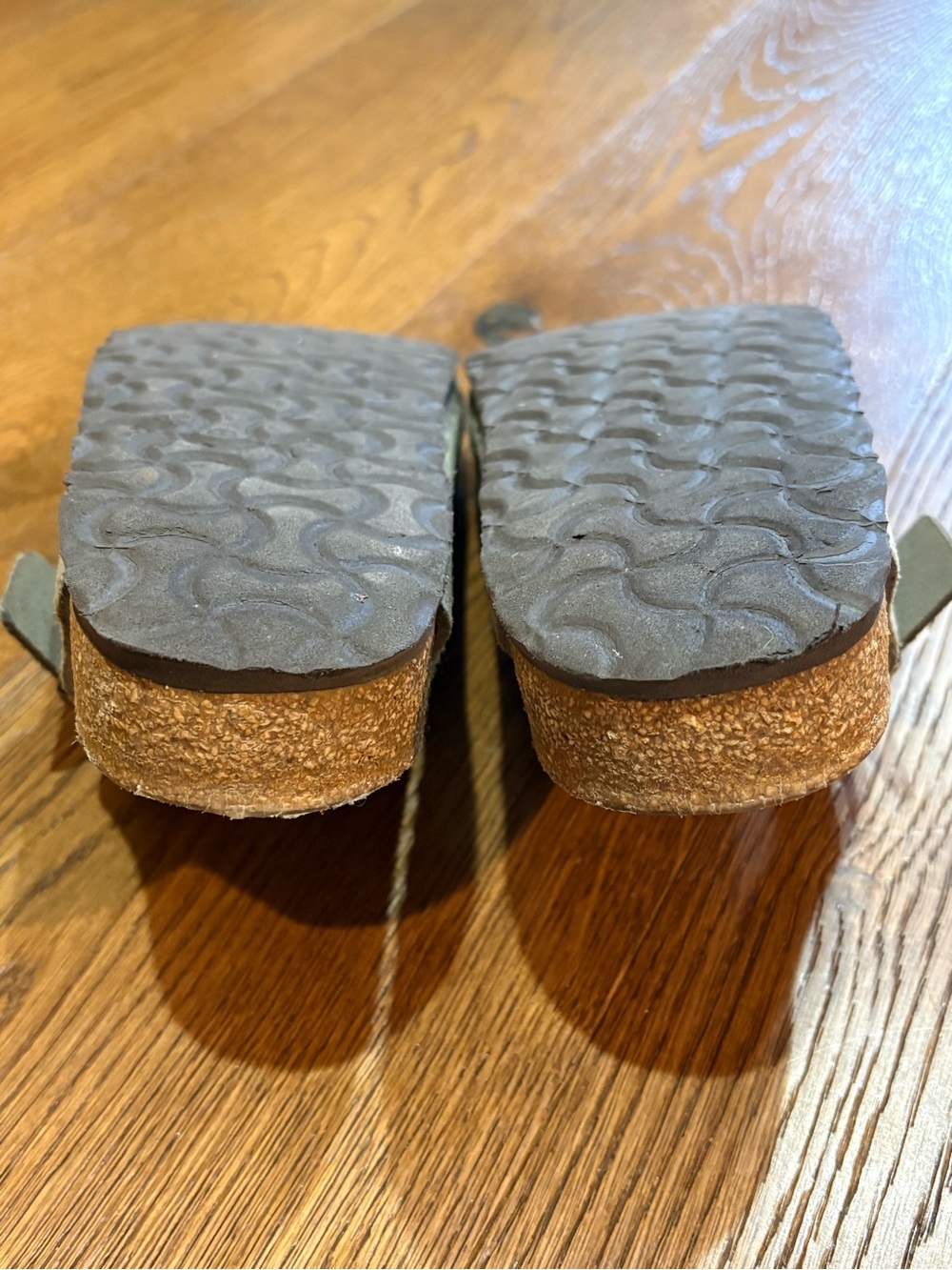 Birkenstock Arizona Suede Soft Footbed Sandals in Taupe. Size 39 - Picture 7 of 8